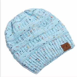 Messy Bun Beanie Hat in light blue ❄️🍁🍂